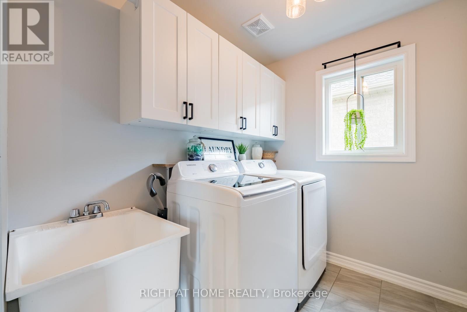 38 Claxton Crescent, Kawartha Lakes (Lindsay), Ontario  K9V 0N2 - Photo 19 - X12162365
