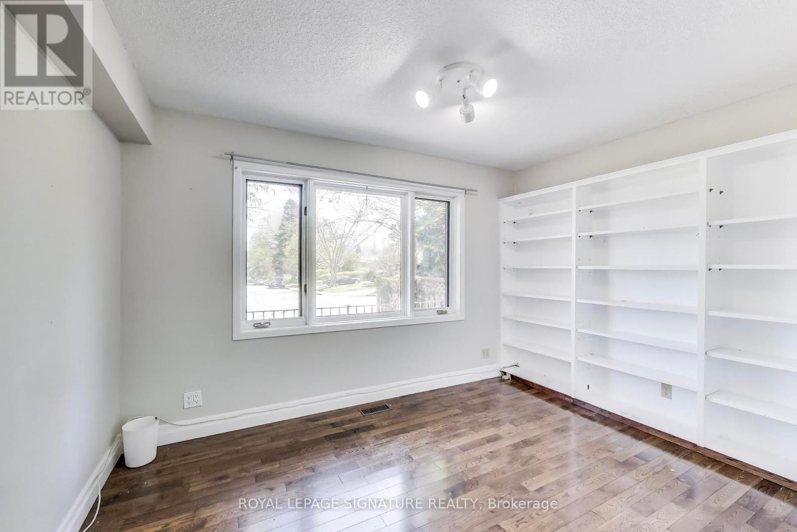 68 Harold Street, Hamilton (Ainslie Wood), Ontario  L8S 2R9 - Photo 10 - X12162373
