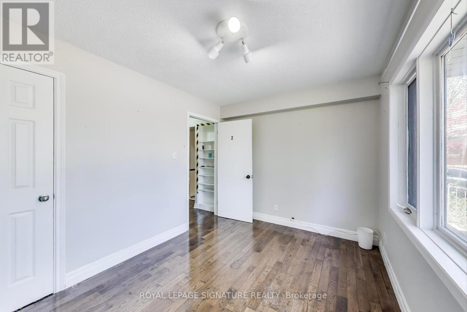 68 Harold Street, Hamilton (Ainslie Wood), Ontario  L8S 2R9 - Photo 11 - X12162373