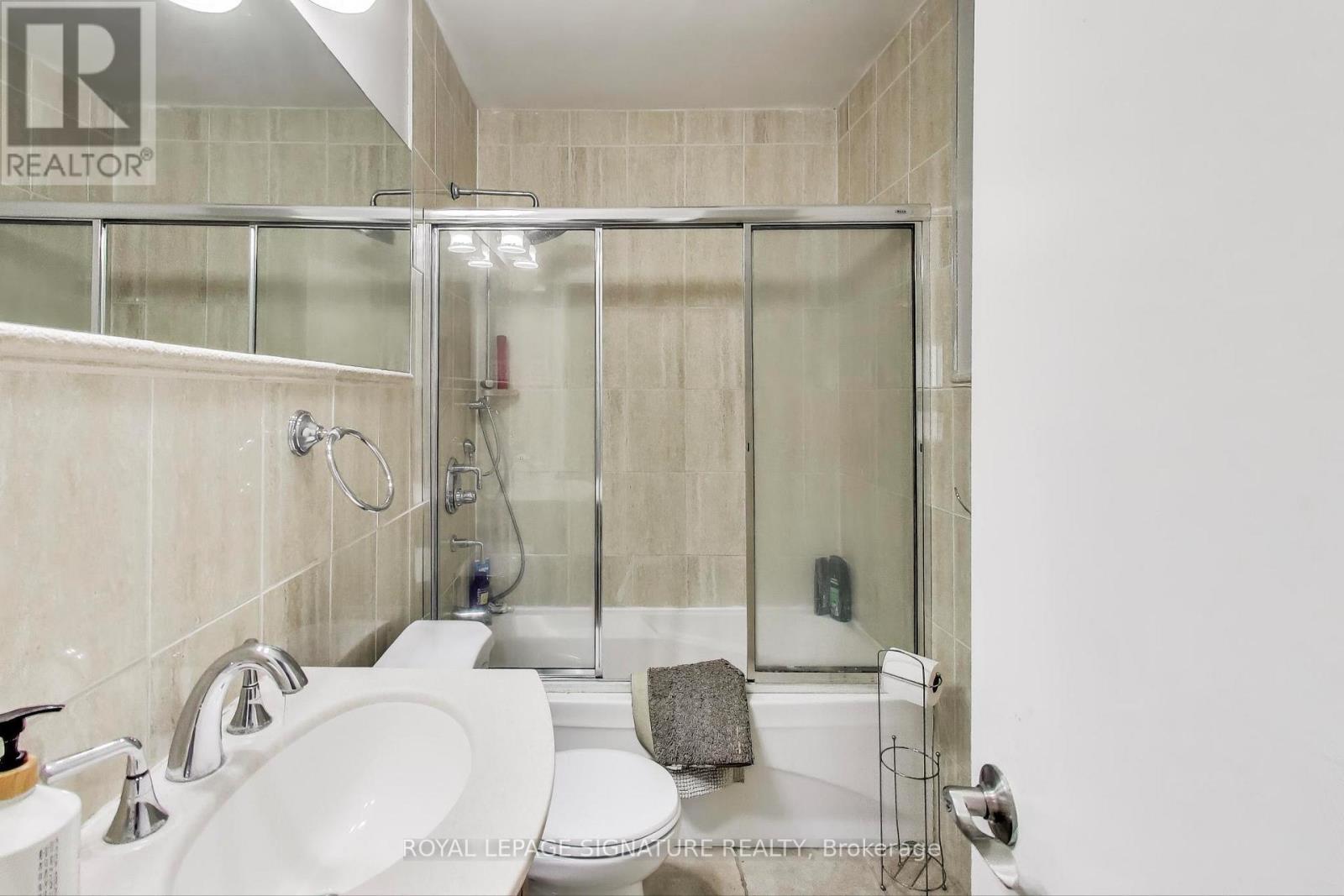 68 Harold Street, Hamilton (Ainslie Wood), Ontario  L8S 2R9 - Photo 18 - X12162373