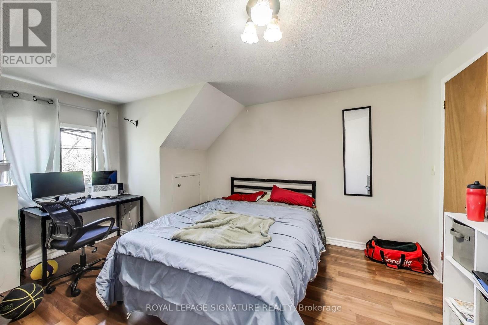 68 Harold Street, Hamilton (Ainslie Wood), Ontario  L8S 2R9 - Photo 19 - X12162373
