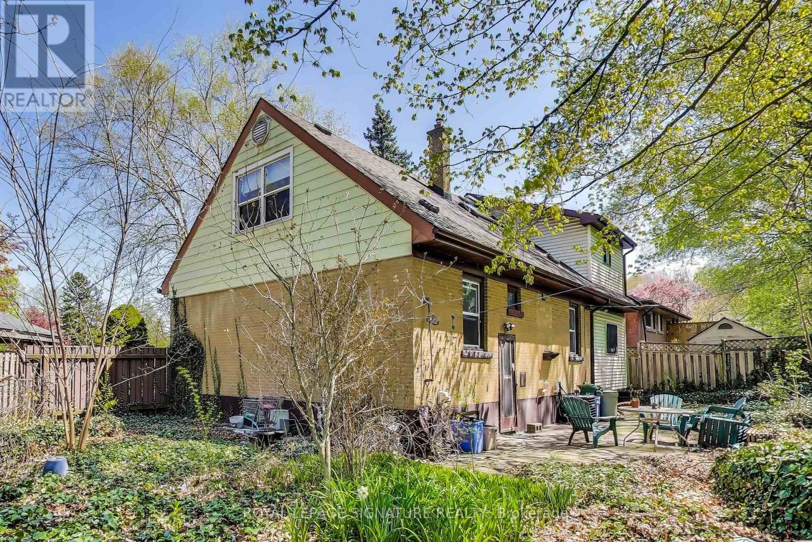 68 Harold Street, Hamilton (Ainslie Wood), Ontario  L8S 2R9 - Photo 35 - X12162373
