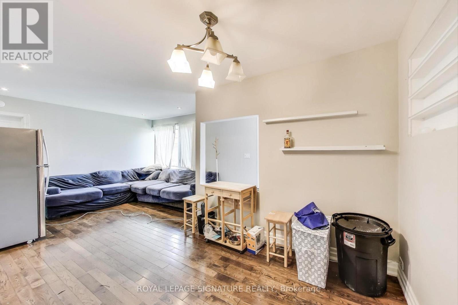 68 Harold Street, Hamilton (Ainslie Wood), Ontario  L8S 2R9 - Photo 6 - X12162373