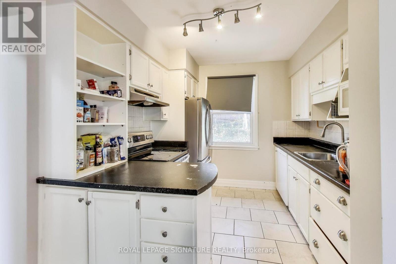 68 Harold Street, Hamilton (Ainslie Wood), Ontario  L8S 2R9 - Photo 7 - X12162373