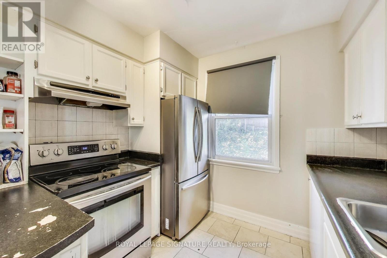 68 Harold Street, Hamilton (Ainslie Wood), Ontario  L8S 2R9 - Photo 8 - X12162373