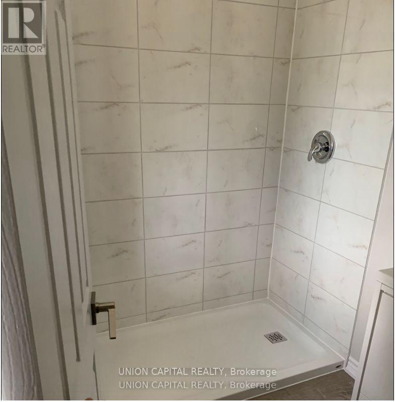 38 Ward Avenue, Hamilton (Ainslie Wood), Ontario  L8S 2E6 - Photo 11 - X12162376
