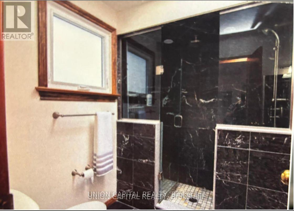 38 Ward Avenue, Hamilton (Ainslie Wood), Ontario  L8S 2E6 - Photo 6 - X12162376