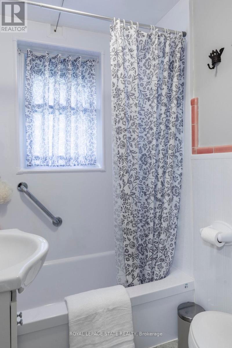 2 - 2 Stroud Road, Hamilton, Ontario  L8S 1Z6 - Photo 31 - X12162437