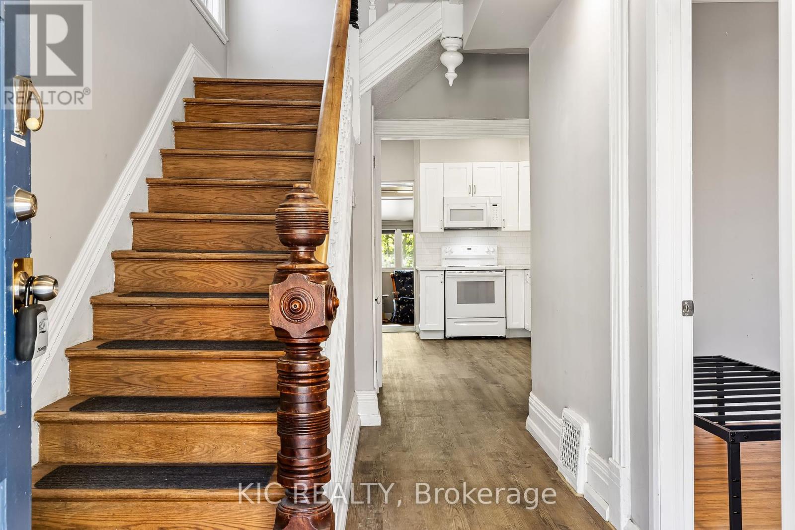762 Water Street, Peterborough North, Ontario  K9H 3N6 - Photo 5 - X12162768