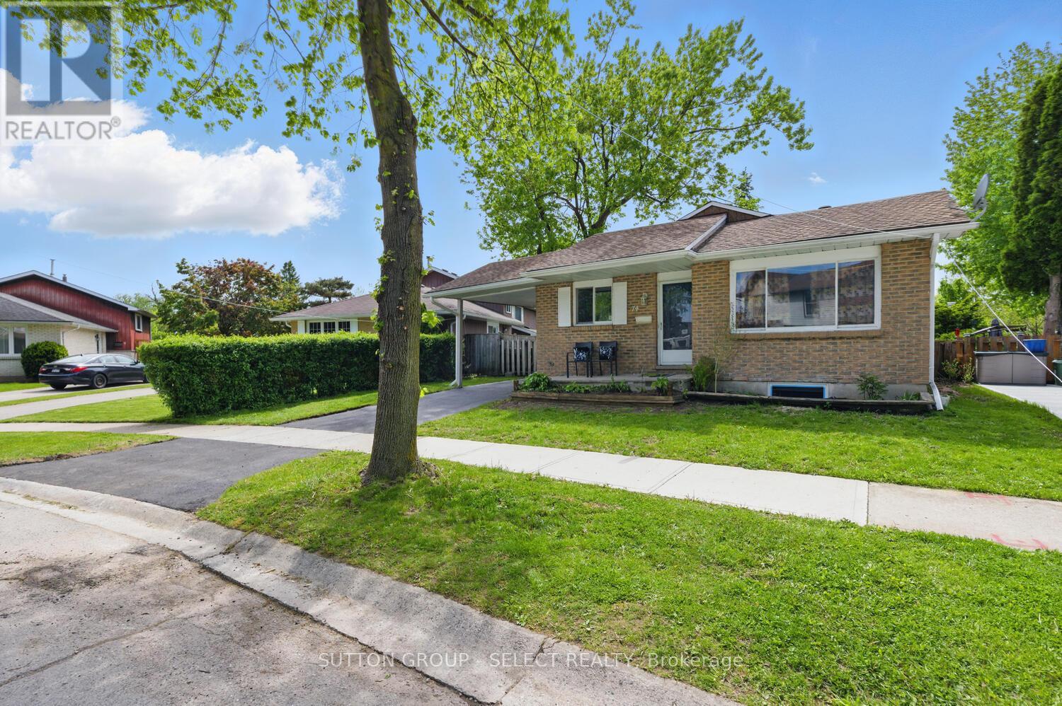 Photo 2 of 47 for 74 Archer Crescent