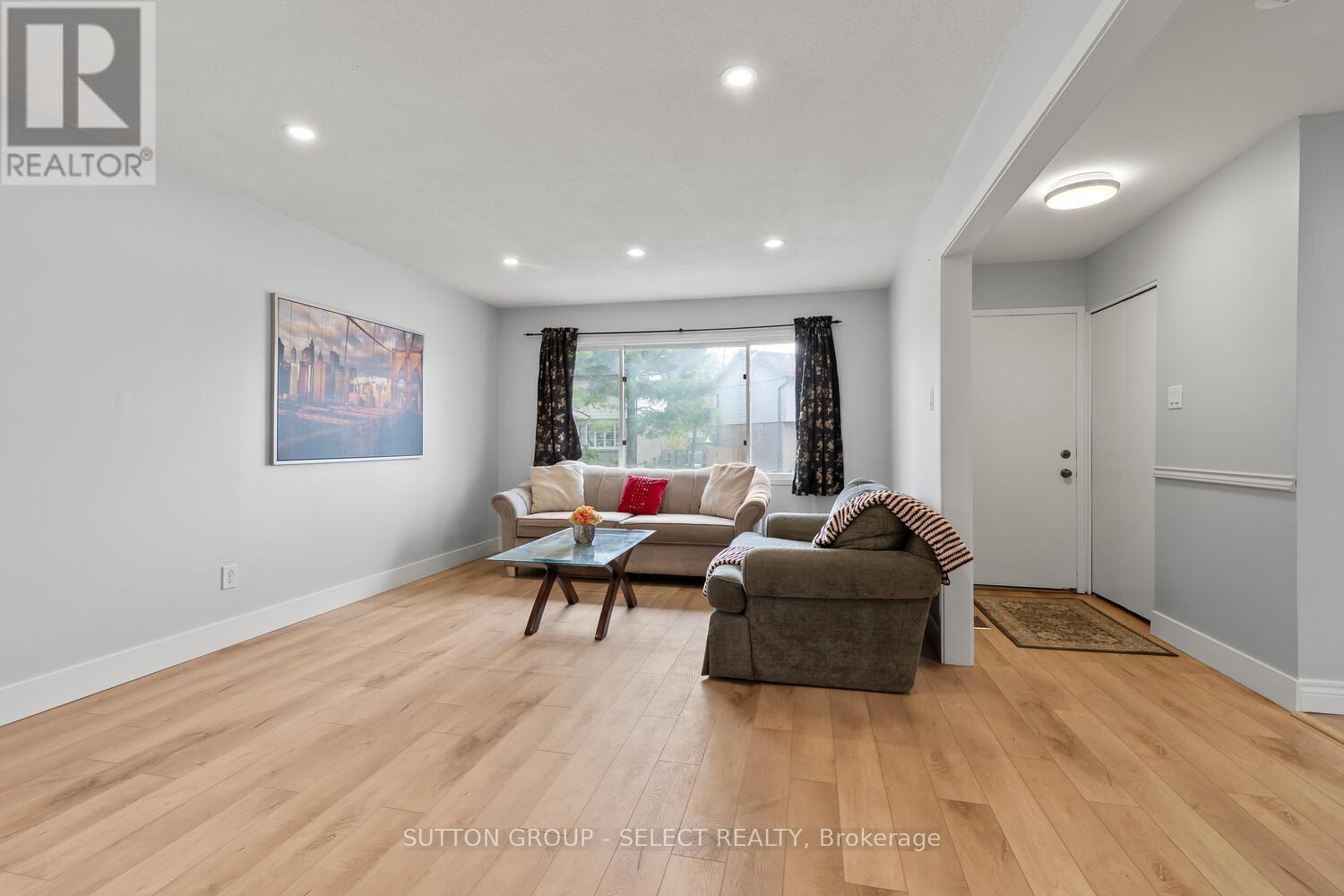 Photo 5 of 47 for 74 Archer Crescent