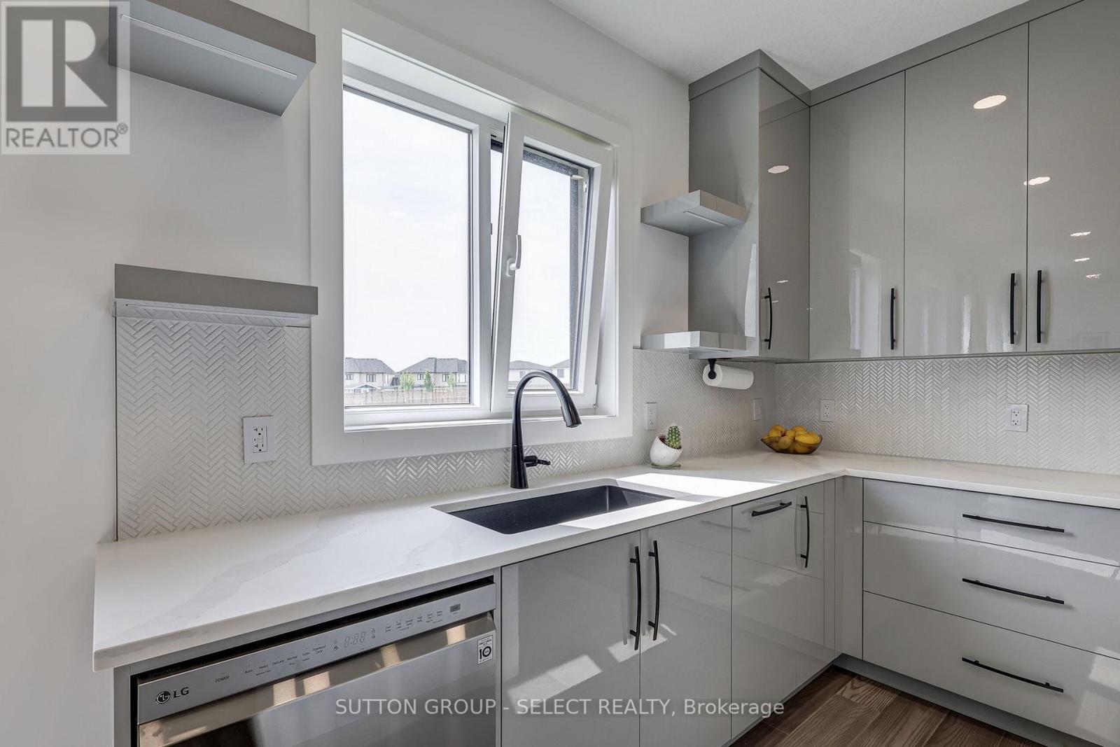 144 Winlow Way, Middlesex Centre (Kilworth), Ontario  N0L 1R0 - Photo 14 - X12162726
