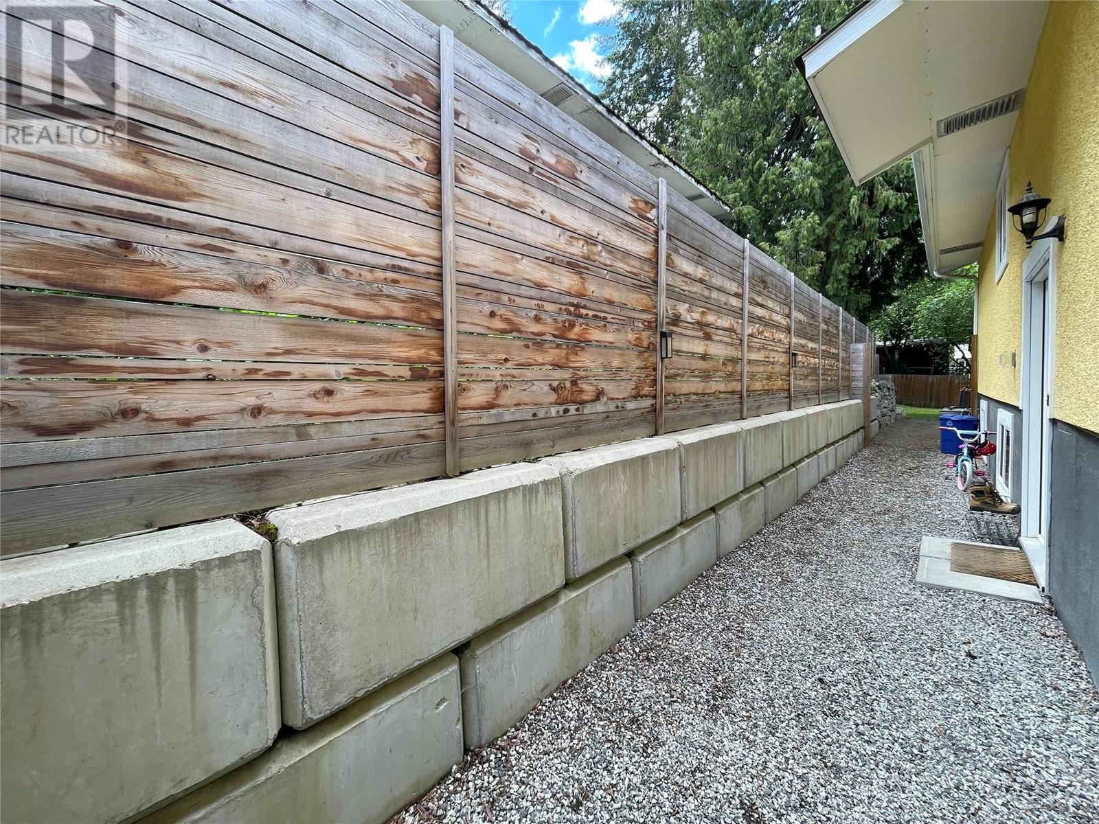 Property at 1512 McQuarrie Avenue image 4