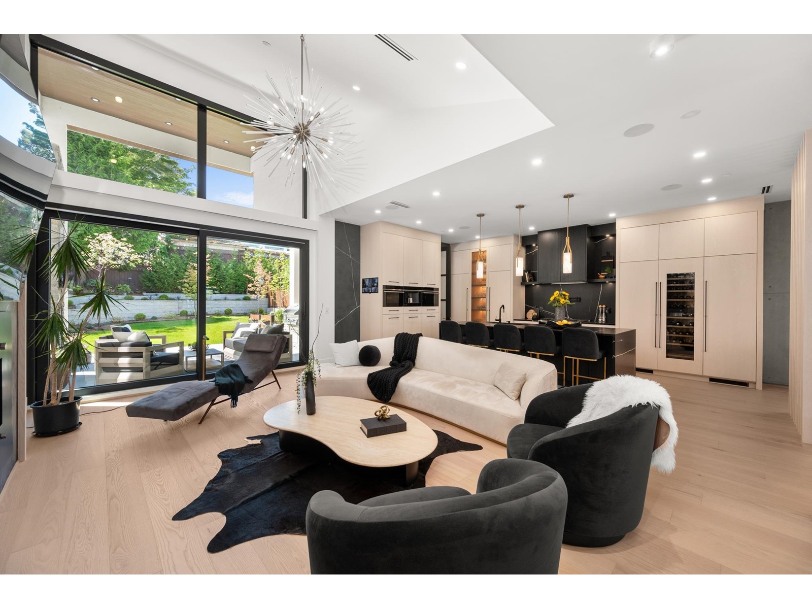 1255 Kent Street, White Rock, British Columbia  V4B 4T6 - Photo 3 - R2979807