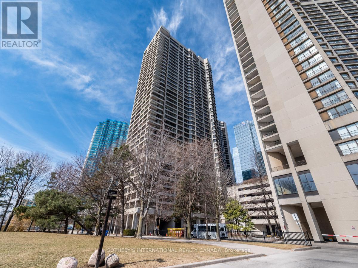 2204 - 65 HARBOUR SQUARE, Toronto, Ontario