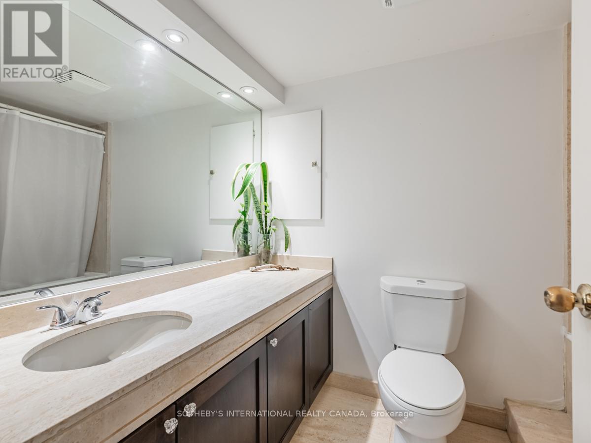 2204 - 65 Harbour Square, Toronto, Ontario  M5J 2L4 - Photo 15 - C12162497