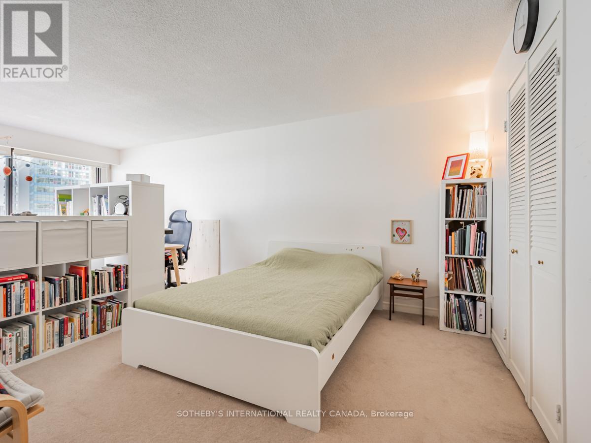 2204 - 65 Harbour Square, Toronto, Ontario  M5J 2L4 - Photo 20 - C12162497