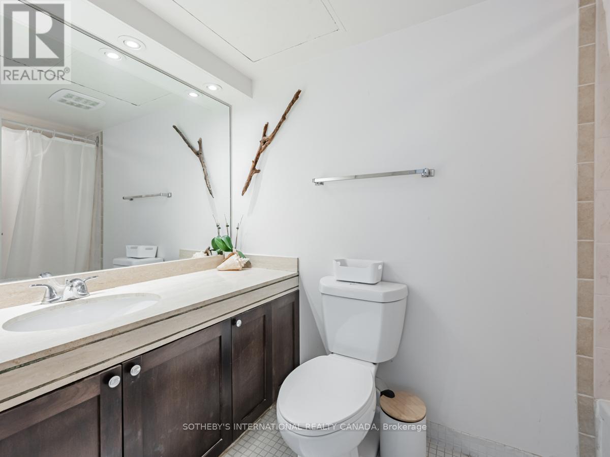 2204 - 65 Harbour Square, Toronto, Ontario  M5J 2L4 - Photo 24 - C12162497