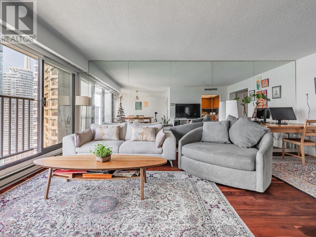 2204 - 65 Harbour Square, Toronto, Ontario  M5J 2L4 - Photo 5 - C12162497