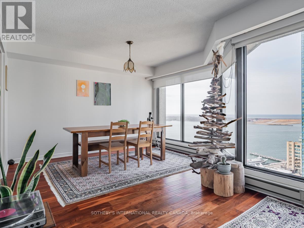 2204 - 65 Harbour Square, Toronto, Ontario  M5J 2L4 - Photo 8 - C12162497
