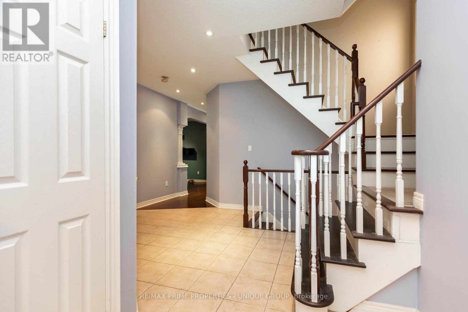 14 Hampton Park Crescent, Toronto, Ontario  M4W 3X7 - Photo 2 - C12162498