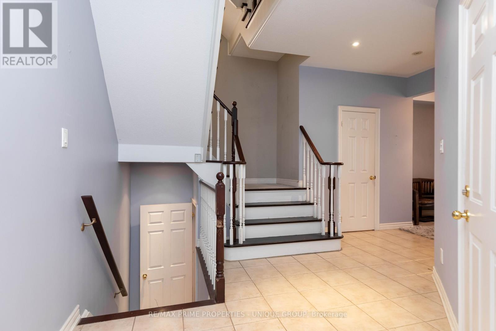 14 Hampton Park Crescent, Toronto, Ontario  M4W 3X7 - Photo 3 - C12162498