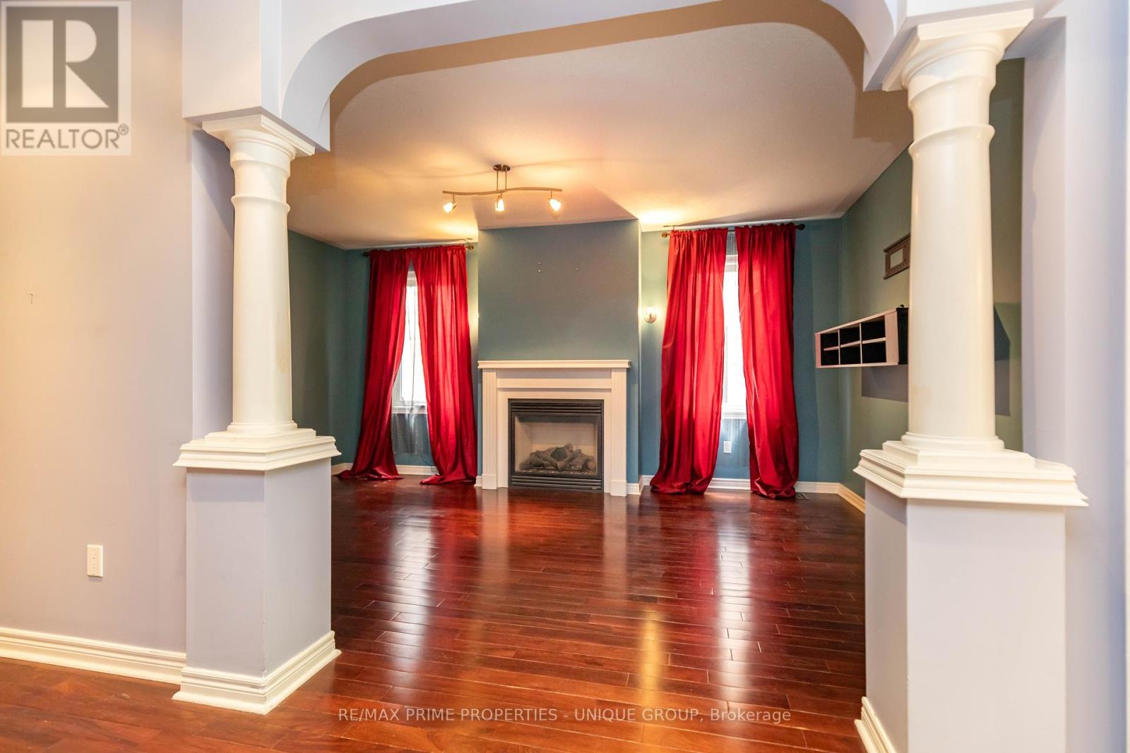 14 Hampton Park Crescent, Toronto, Ontario  M4W 3X7 - Photo 8 - C12162498