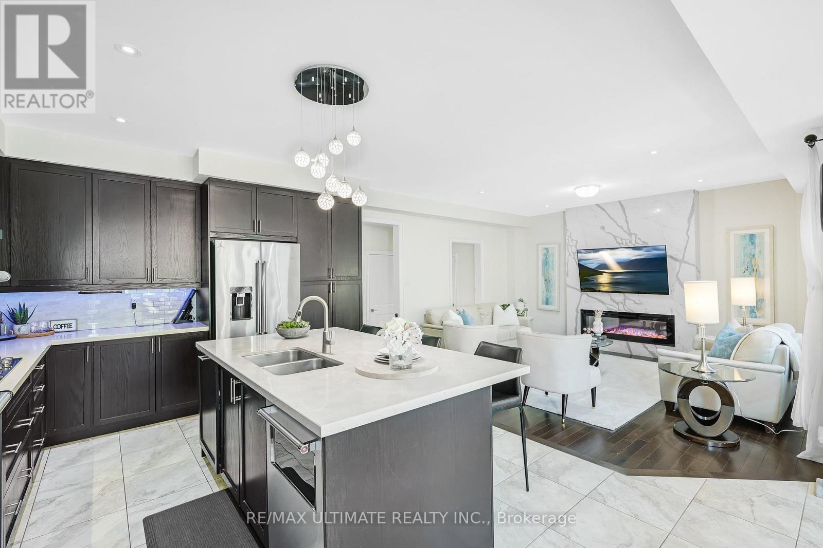 42 Donwoods Crescent, Whitby, Ontario  L1R 0N1 - Photo 4 - E12162560