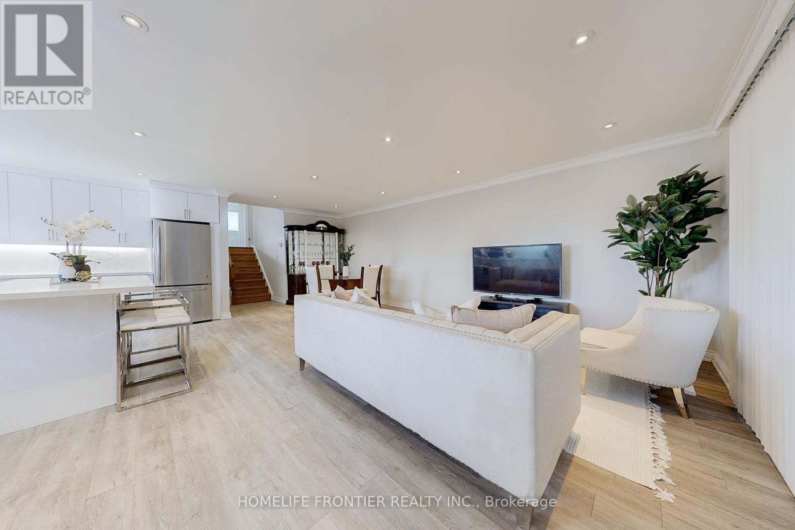49 Spyglass Hill Road, Vaughan, Ontario  L4K 2K6 - Photo 5 - N12162485