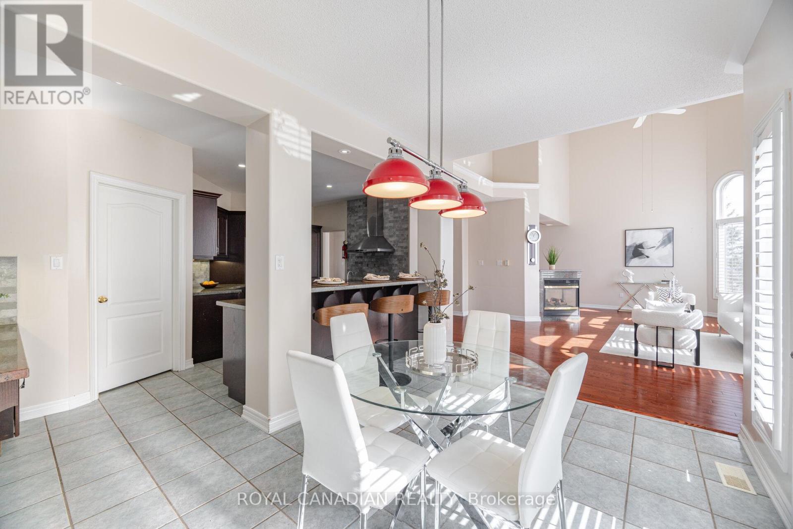 678 Madeline Heights, Newmarket, Ontario  L3X 2J7 - Photo 12 - N12162573