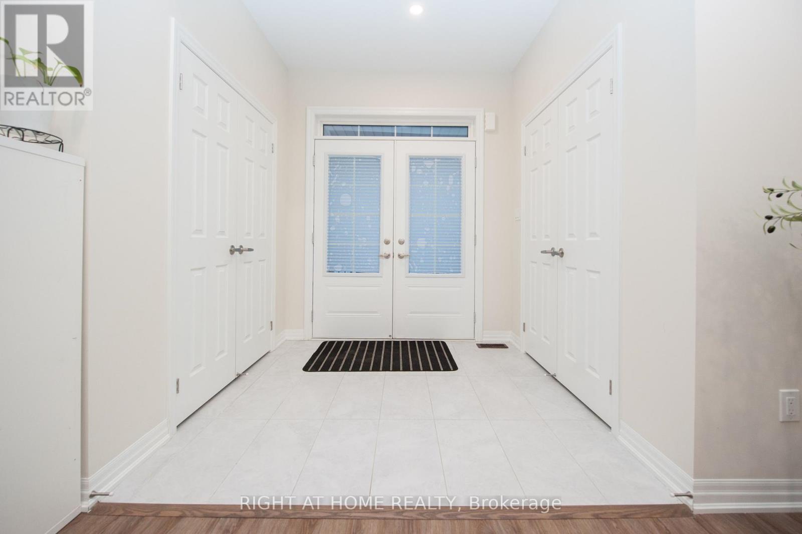 5 Stennett Drive, Georgina, Ontario  L4P 0J4 - Photo 5 - N12162616