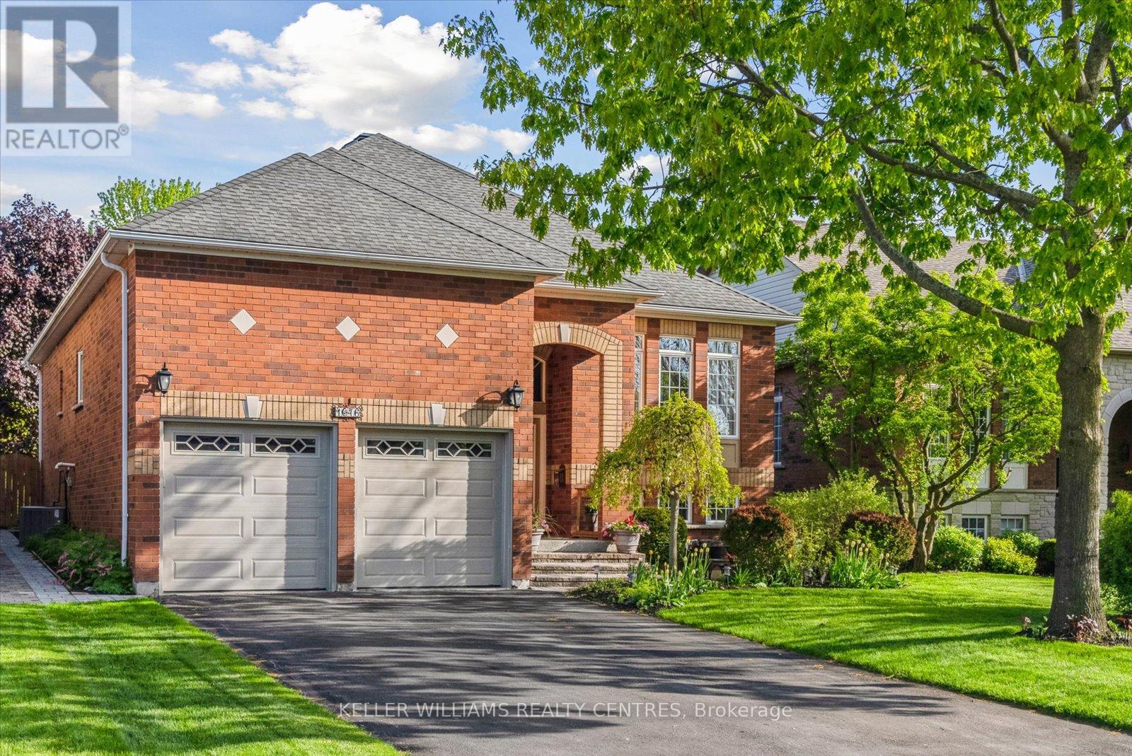 1076 Broughton Lane, Newmarket, Ontario  L3X 2L6 - Photo 3 - N12162667