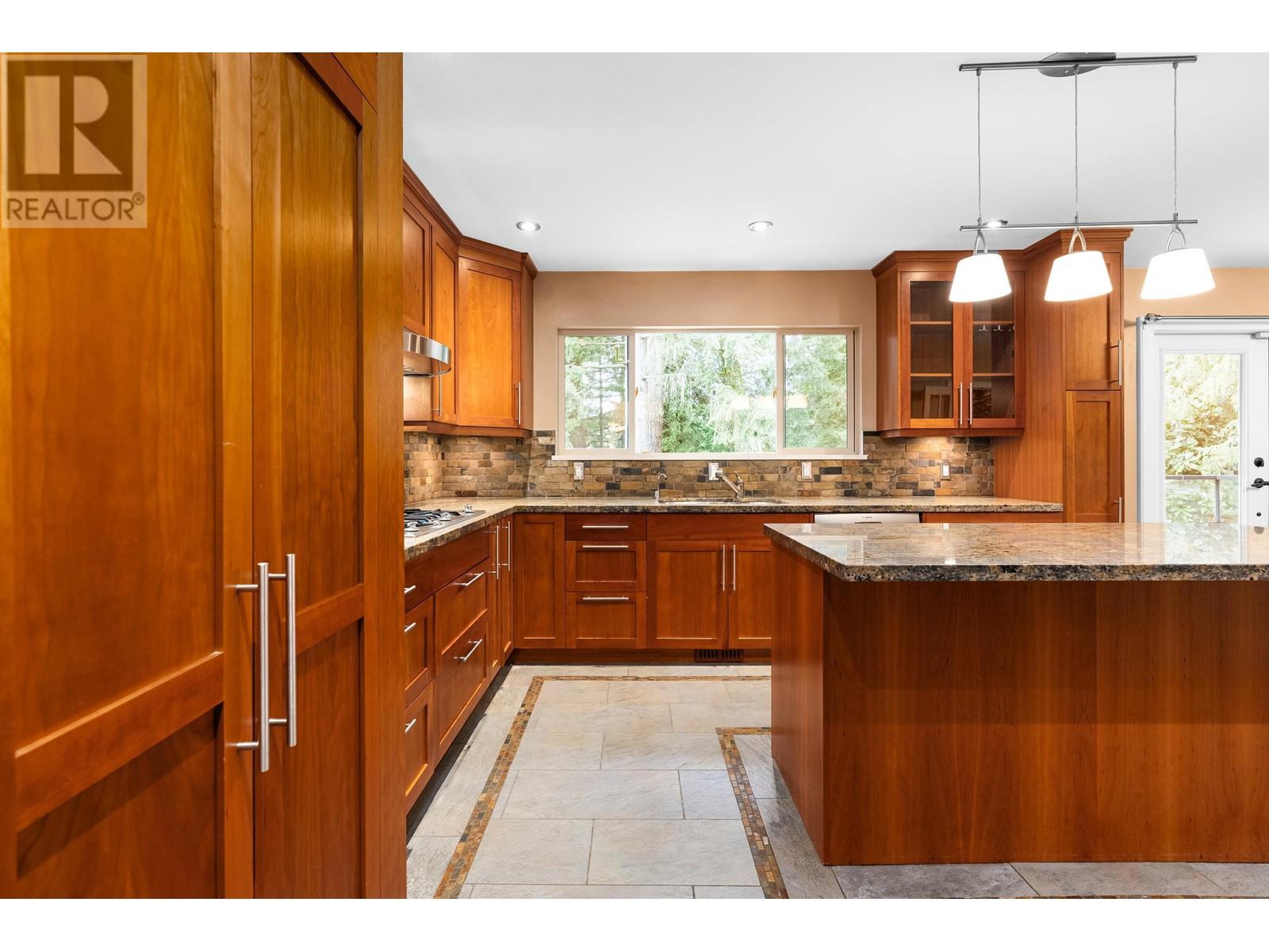 4793 Capilano Road, North Vancouver, British Columbia  V7R 4K2 - Photo 13 - R3005248