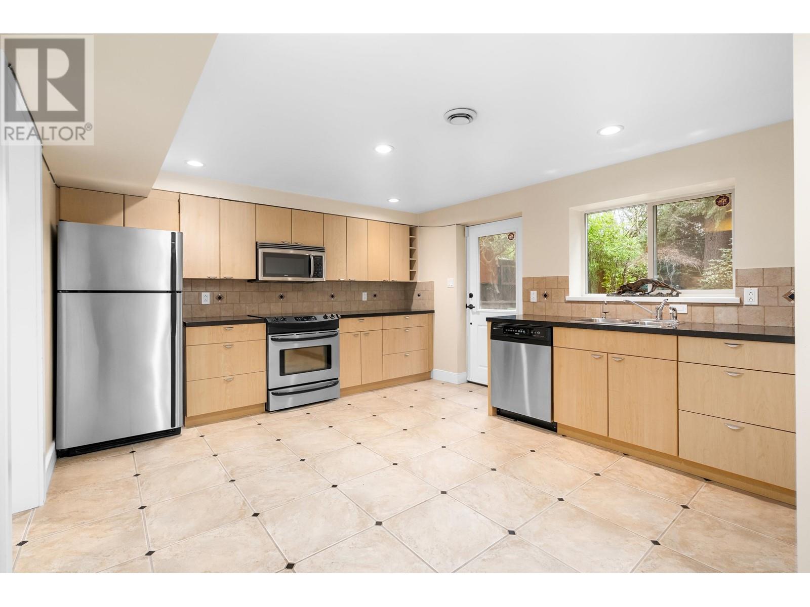4793 Capilano Road, North Vancouver, British Columbia  V7R 4K2 - Photo 27 - R3005248