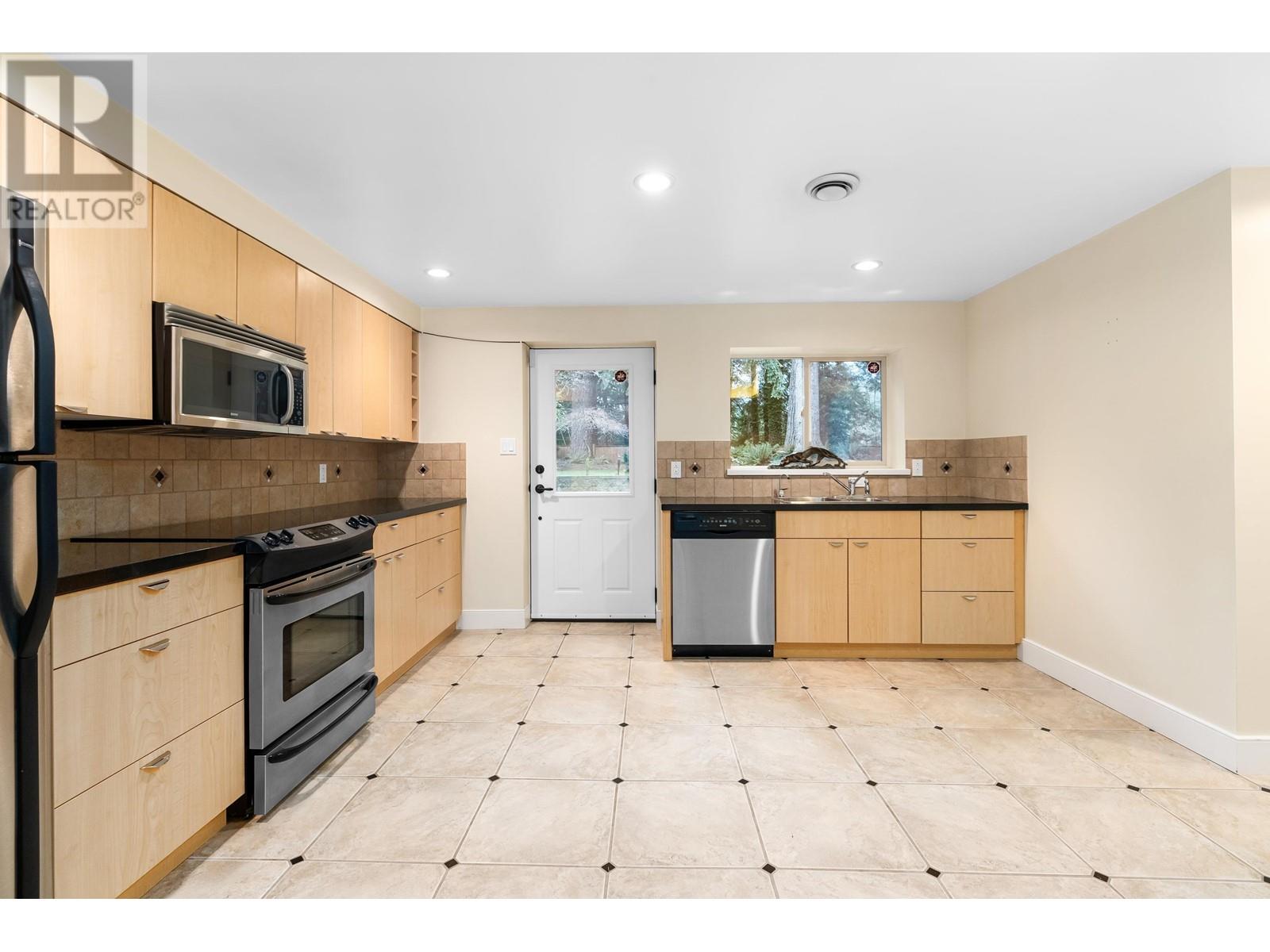 4793 Capilano Road, North Vancouver, British Columbia  V7R 4K2 - Photo 28 - R3005248