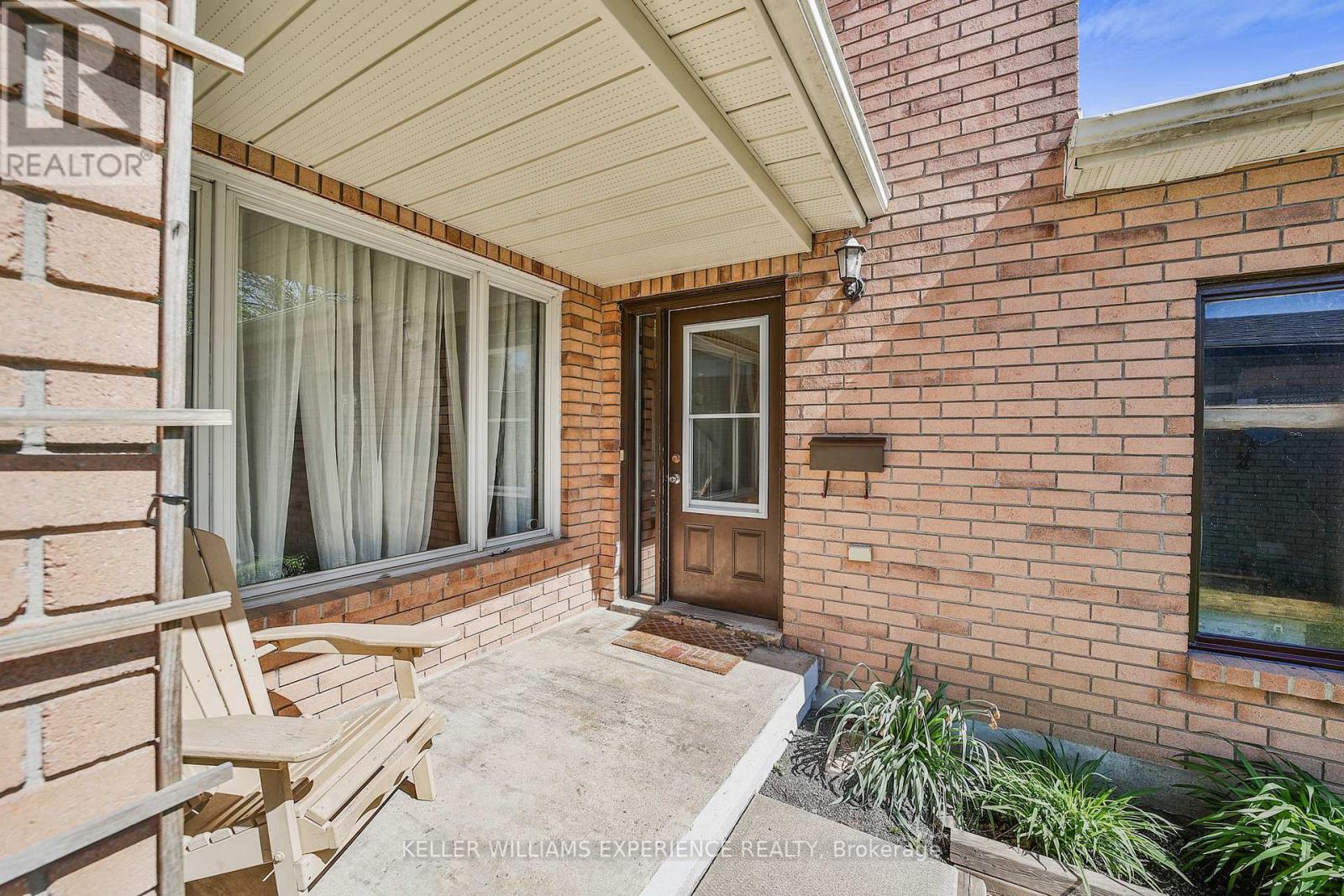 45 Garden Drive, Barrie, Ontario  L4N 5T8 - Photo 7 - S12162554