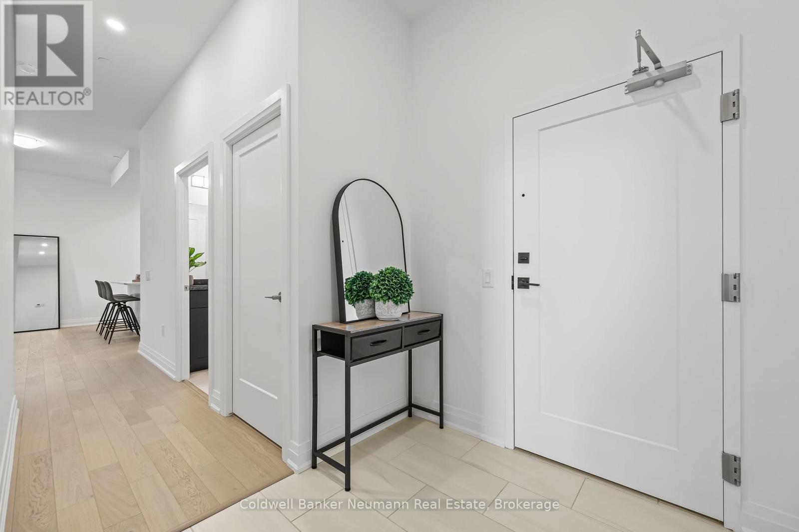 Property at 101 - 71 WYNDHAM STREET S image 4