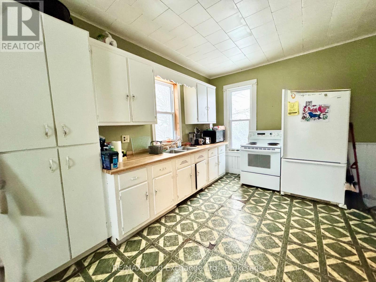 79 Albert Street S, Saugeen Shores, Ontario  N0H 2L0 - Photo 4 - X12162742