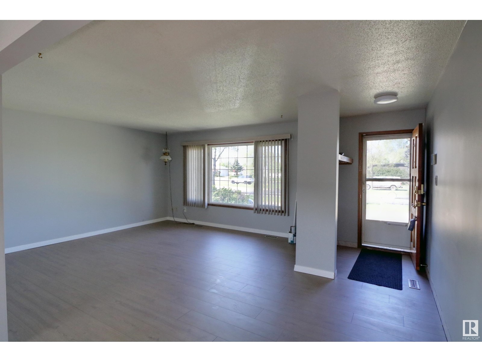Property at 13535 82 ST NW image 3