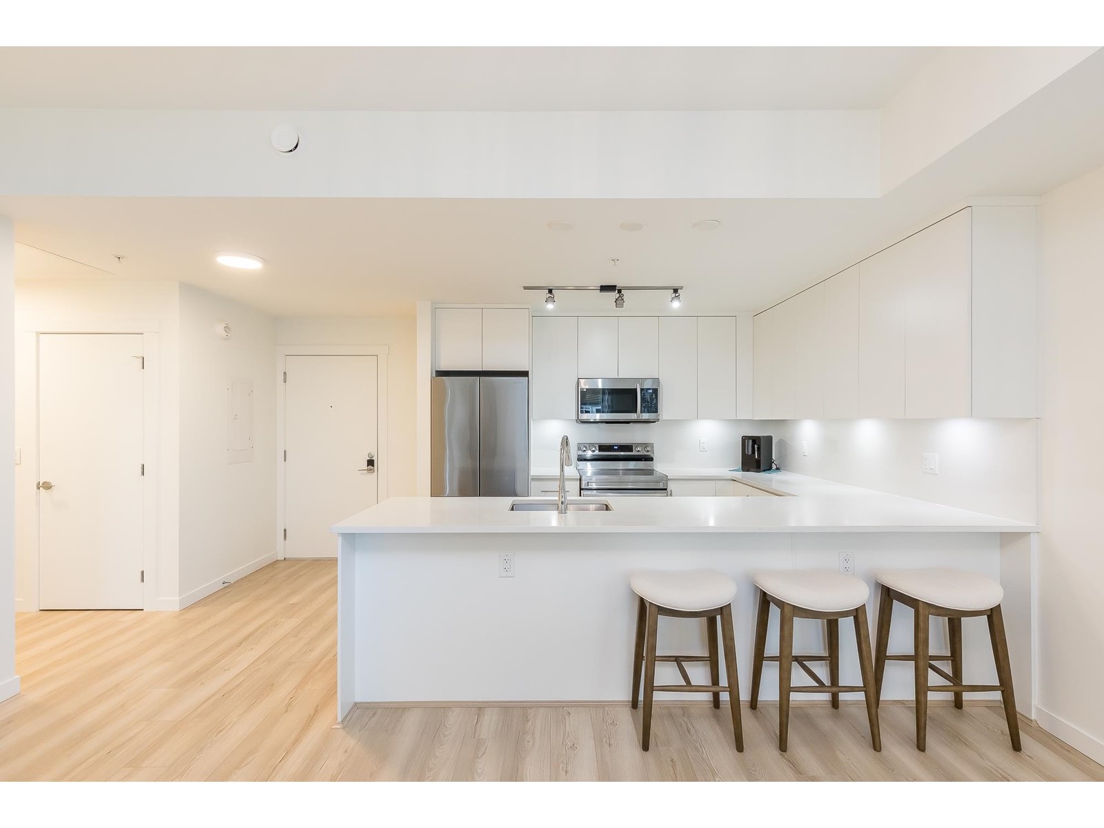 Property at 407 5420 208 STREET image 3