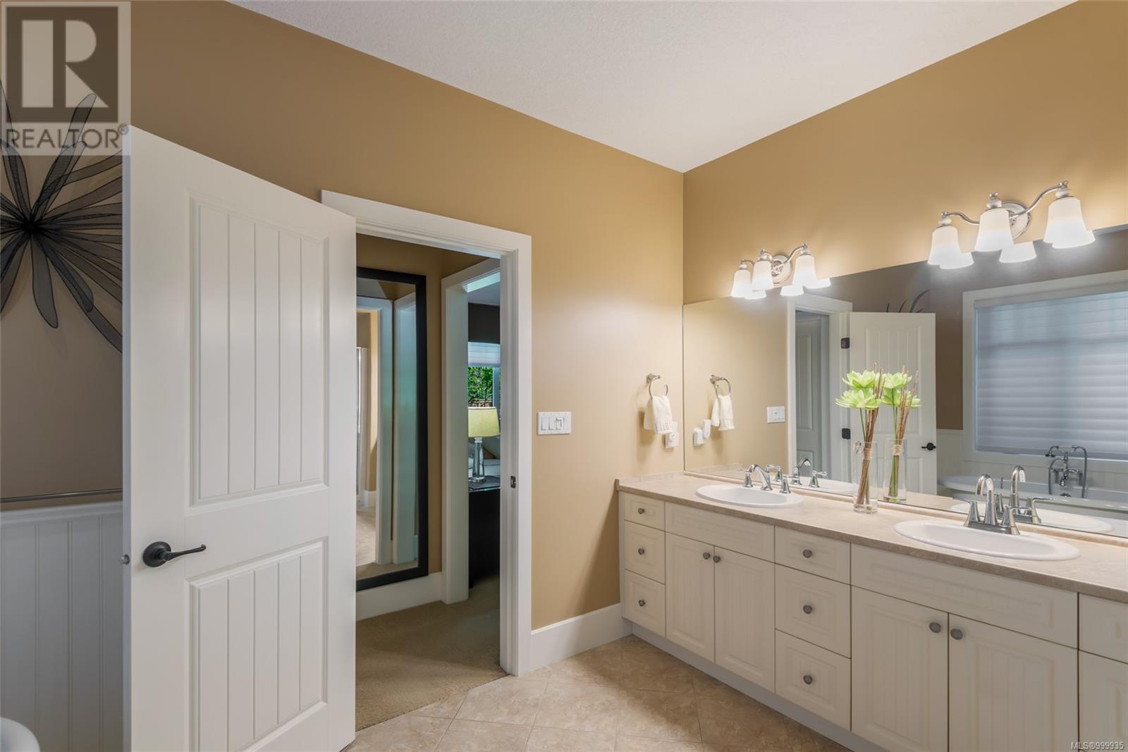 636 Maple St, Qualicum Beach, British Columbia  V9K 1J3 - Photo 31 - 999935
