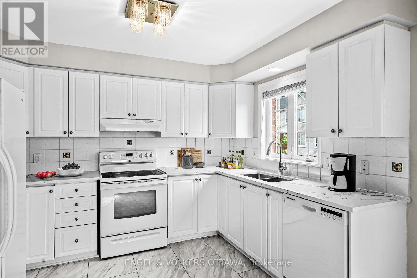 260 - 90 Edenvale Drive, Ottawa, Ontario  K2K 3N8 - Photo 8 - X12162773