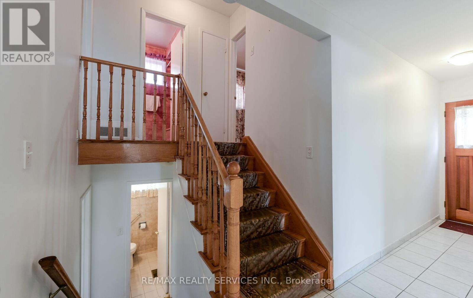 140 Clarence Street, Brampton, Ontario  L6W 1S9 - Photo 13 - W12162479