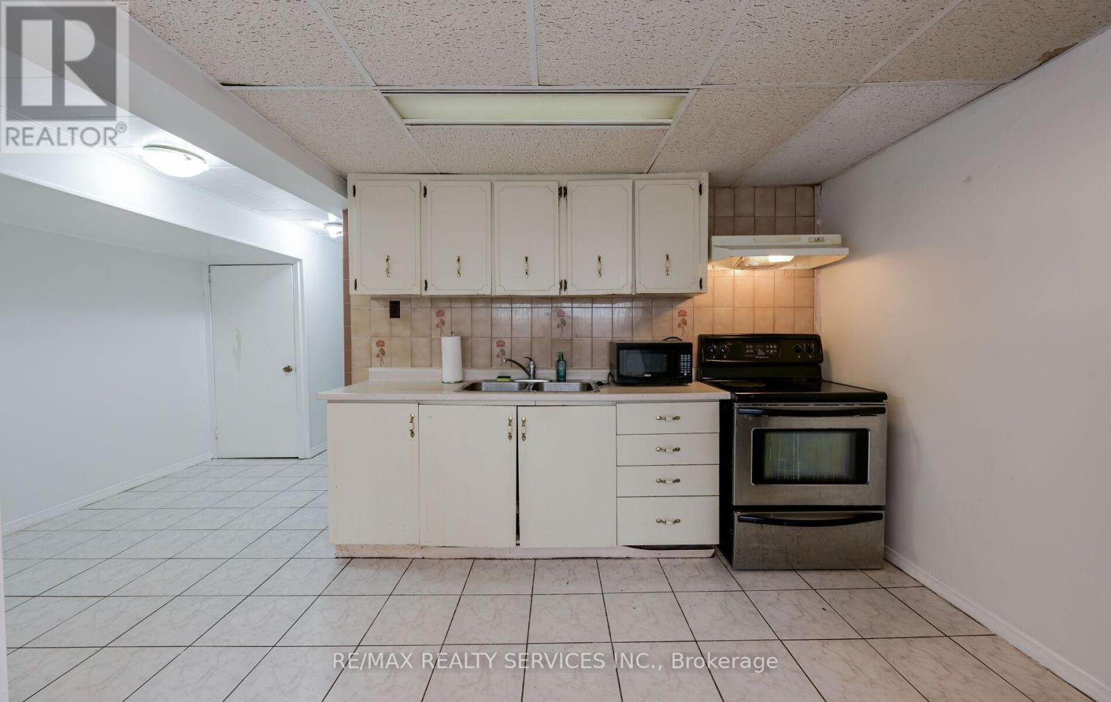 140 Clarence Street, Brampton, Ontario  L6W 1S9 - Photo 26 - W12162479