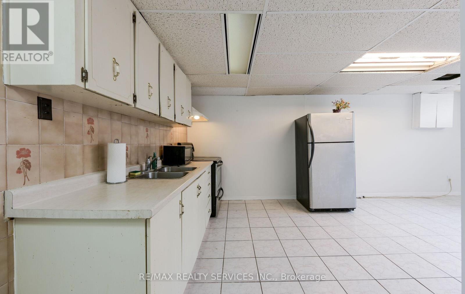 140 Clarence Street, Brampton, Ontario  L6W 1S9 - Photo 27 - W12162479