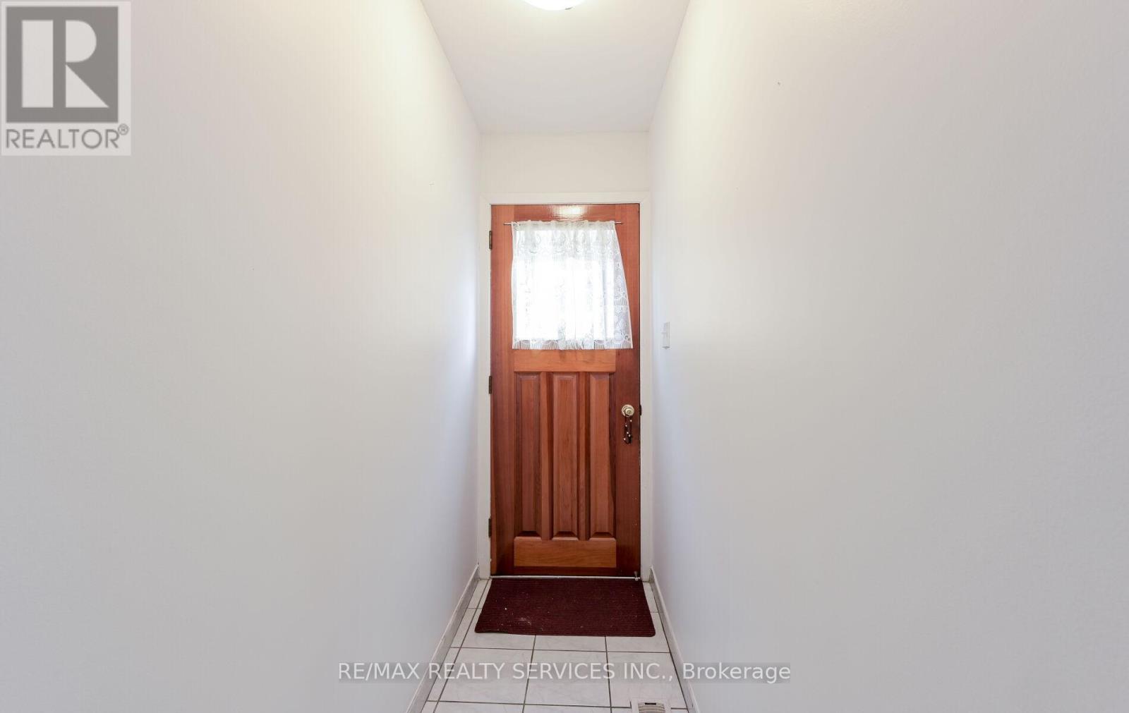 140 Clarence Street, Brampton, Ontario  L6W 1S9 - Photo 32 - W12162479
