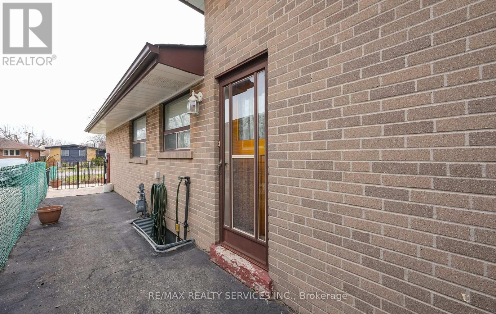 140 Clarence Street, Brampton, Ontario  L6W 1S9 - Photo 33 - W12162479