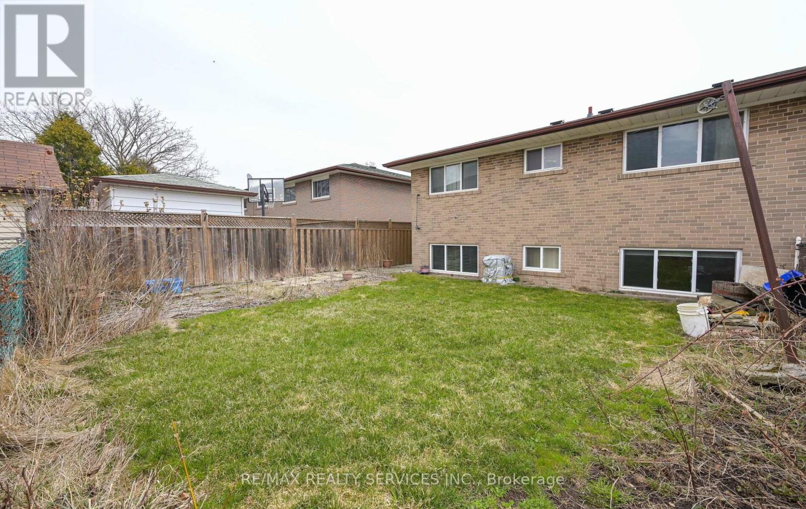 140 Clarence Street, Brampton, Ontario  L6W 1S9 - Photo 35 - W12162479