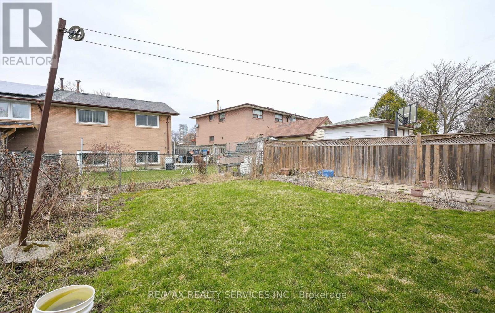 140 Clarence Street, Brampton, Ontario  L6W 1S9 - Photo 36 - W12162479