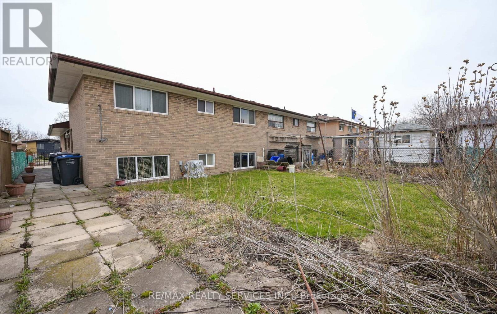 140 Clarence Street, Brampton, Ontario  L6W 1S9 - Photo 38 - W12162479
